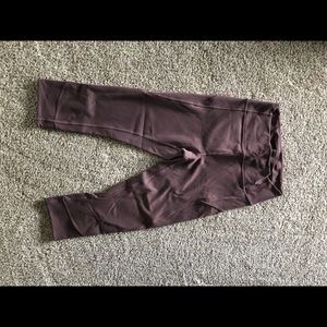 Lululemon In Movement crop 19in sz:6